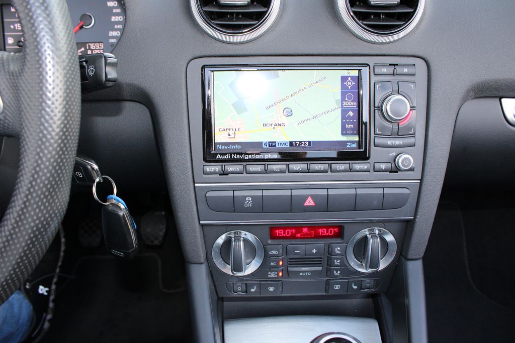 Audi A3 1.8,S line Cab,Navi,Leder,Xenon,Sitzh,Parks,,, Schaltgetriebe, aus dem Bestand von Hölscher Automobile Nordkirchen-Capelle — Ansicht 11