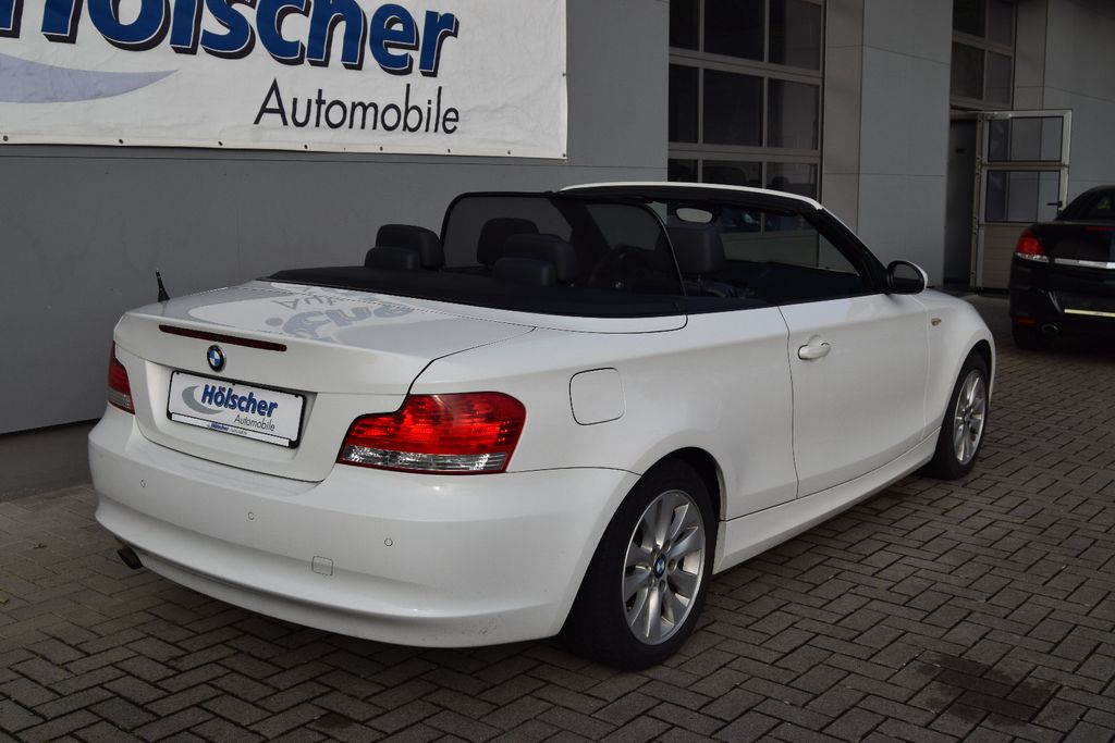BMW 118i Cabrio;Xenon,Leder,Sitzh,Parks,Klimaautom., Schaltgetriebe, aus dem Bestand von Hölscher Automobile Nordkirchen-Capelle — Ansicht 2