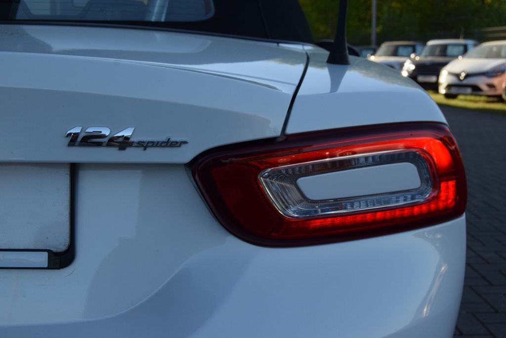 Fiat 124 Spider!AUTOMATIK!Navi,Leder,Xenon,,,,, Automatik, aus dem Bestand von Hölscher Automobile Nordkirchen-Capelle — Ansicht 9