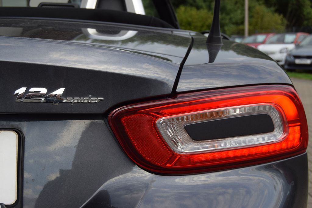Fiat 124 Spider Lusso!!AUTOMATIK!!Navi,Leder,Xenon ,,, Automatik, aus dem Bestand von Hölscher Automobile Nordkirchen-Capelle — Ansicht 9