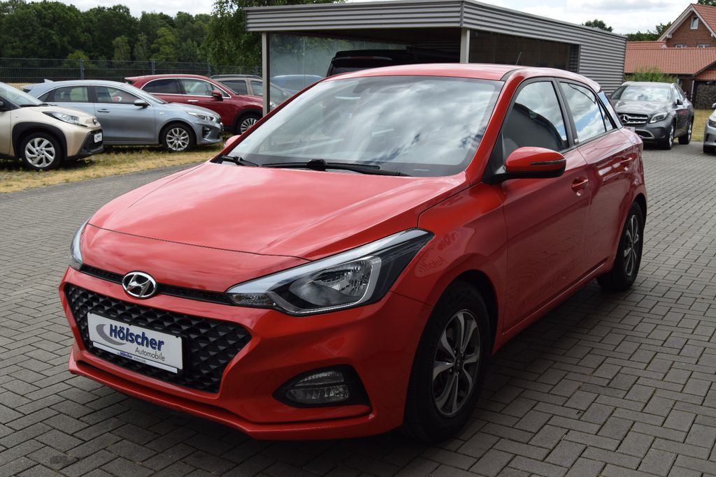 Hyundai i20 1.0 T-GDI 74kW,Parks,Sitz&Lenkradh,LM,Felg,,, Schaltgetriebe, aus dem Bestand von Hölscher Automobile Nordkirchen-Capelle — Ansicht 3