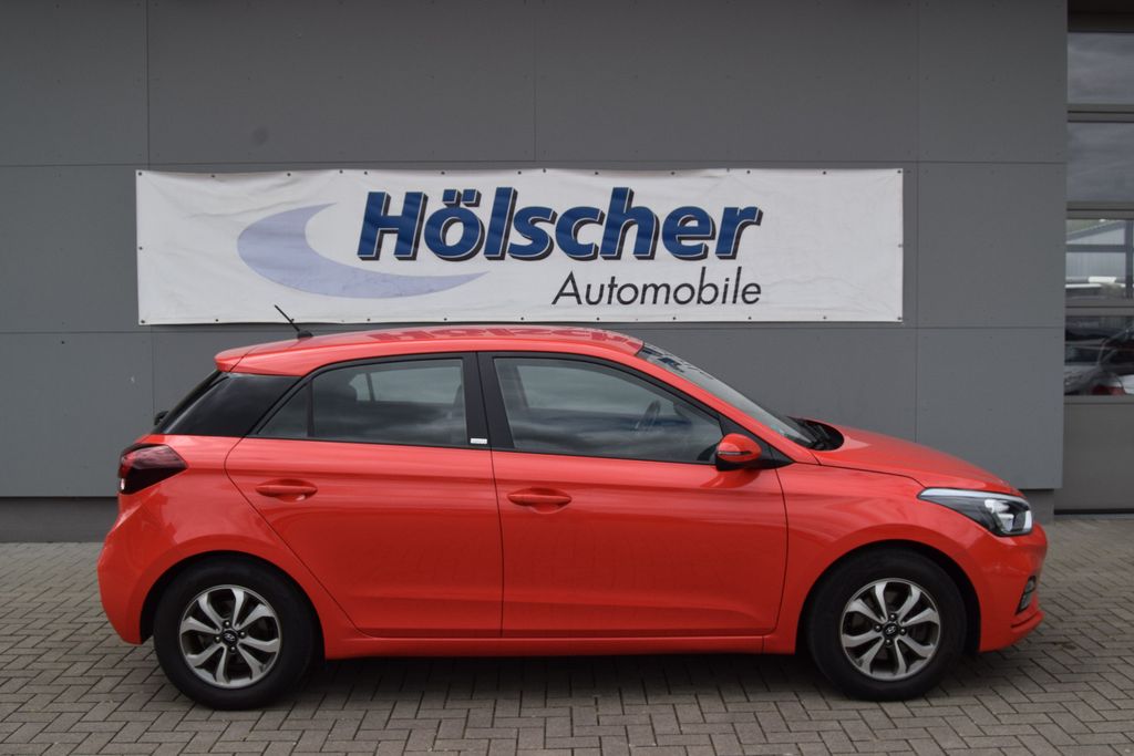 Hyundai i20 1.0 T-GDI 74kW,Parks,Sitz&Lenkradh,LM,Felg,,, Schaltgetriebe, aus dem Bestand von Hölscher Automobile Nordkirchen-Capelle — Ansicht 5