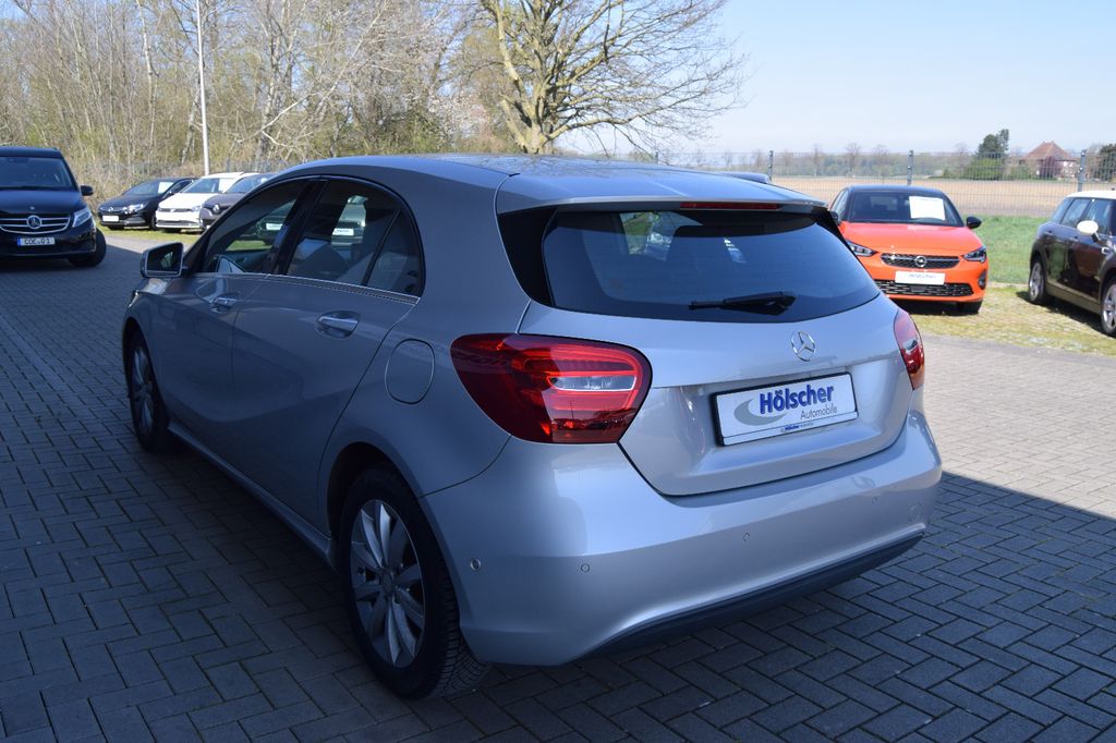 MERCEDES-BENZ A 180 !AUTOM!Navi,Leder,Sitzh,Parks,V&H,Allwett,, Automatik, aus dem Bestand von Hölscher Automobile Nordkirchen-Capelle — Ansicht 2
