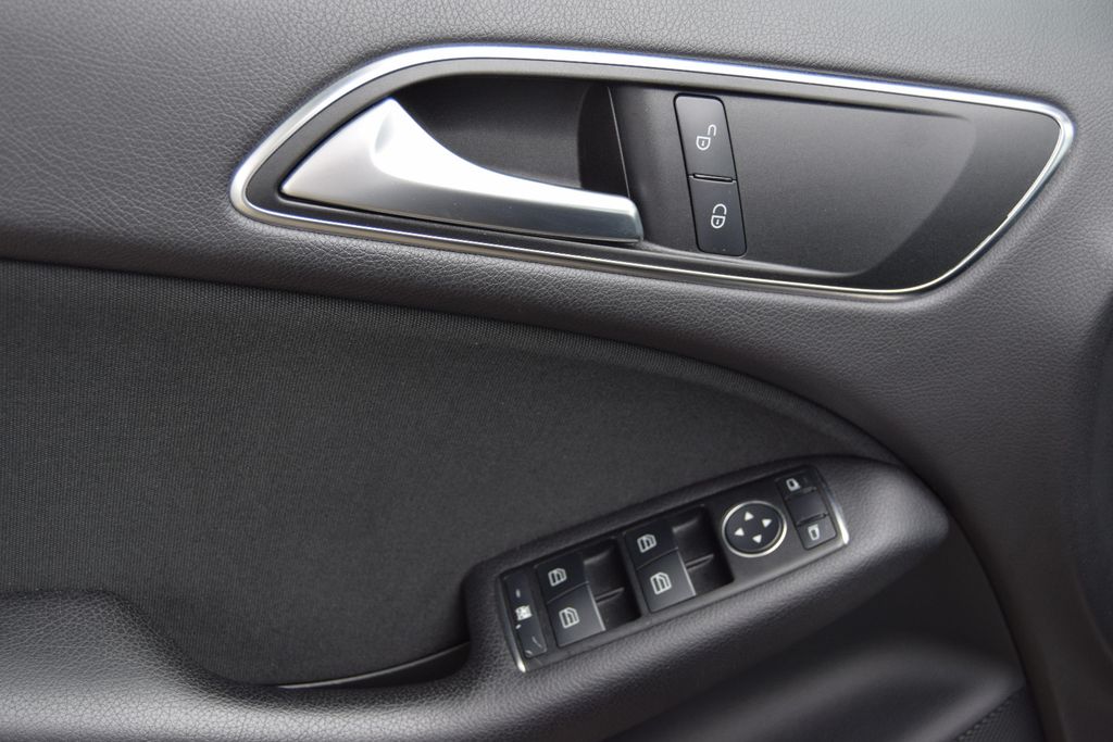 MERCEDES-BENZ B 180 CDI !AUTOMATIK! Edition 1,Navi,Xenon,Sitzh, Automatik, aus dem Bestand von Hölscher Automobile Nordkirchen-Capelle — Ansicht 9