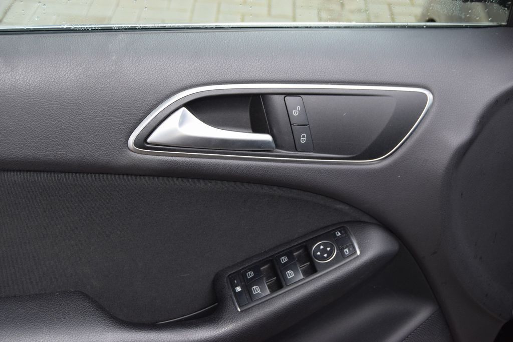 MERCEDES-BENZ B 180 Style!AUTOMATIK!AHK,Navi,Parks,V&H,,,,,,,,, Automatik, aus dem Bestand von Hölscher Automobile Nordkirchen-Capelle — Ansicht 7