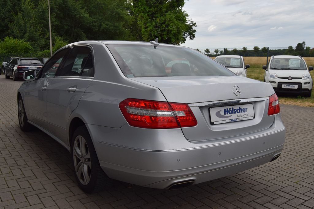 MERCEDES-BENZ E 200 Limousine !AUTOMATIK!Navi, Leder,Xenon,,,,, Automatik, aus dem Bestand von Hölscher Automobile Nordkirchen-Capelle — Ansicht 4