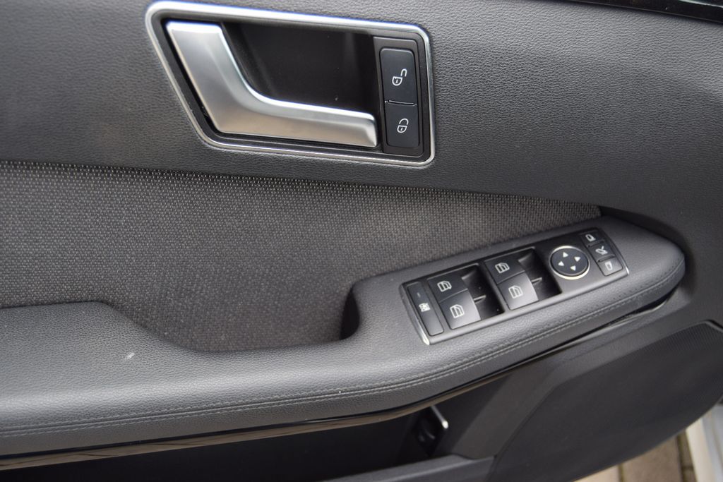 MERCEDES-BENZ E 200 Limousine !AUTOMATIK!Navi, Leder,Xenon,,,,, Automatik, aus dem Bestand von Hölscher Automobile Nordkirchen-Capelle — Ansicht 7
