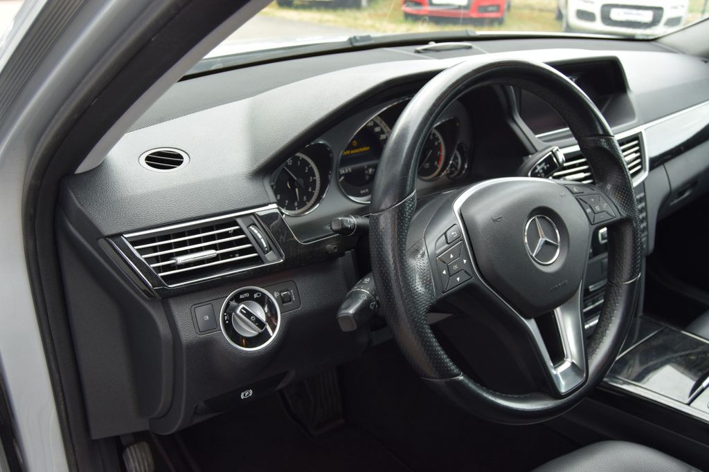 MERCEDES-BENZ E 200 Limousine !AUTOMATIK!Navi, Leder,Xenon,,,,, Automatik, aus dem Bestand von Hölscher Automobile Nordkirchen-Capelle — Ansicht 8