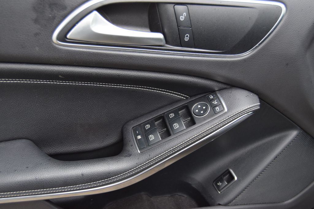 MERCEDES-BENZ GLA 180!AUTOMATIK!Nani,AHK,LED,Scheinw,, Automatik, aus dem Bestand von Hölscher Automobile Nordkirchen-Capelle — Ansicht 9