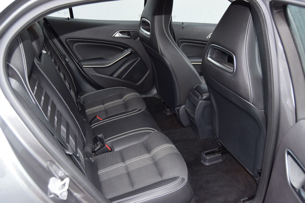 MERCEDES-BENZ GLA 180!AUTOMATIK!Nani,AHK,LED,Scheinw,, Automatik, aus dem Bestand von Hölscher Automobile Nordkirchen-Capelle — Ansicht 13