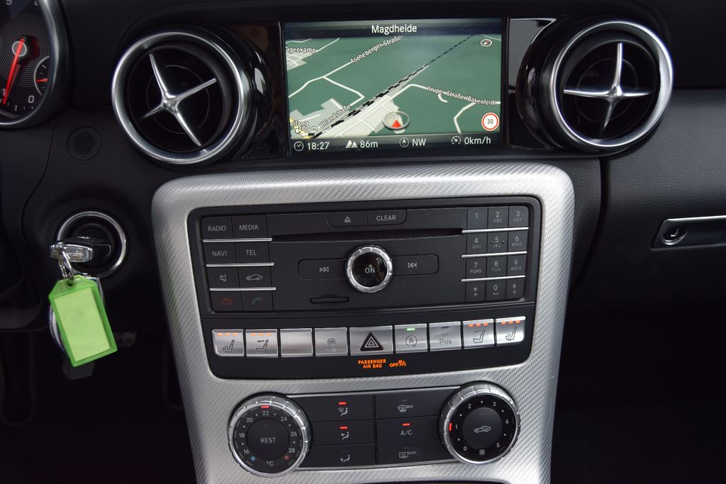 MERCEDES-BENZ SLC 180!AUTOMATIK!Navi,Xenon,Panorama,Leder,, Automatik, aus dem Bestand von Hölscher Automobile Nordkirchen-Capelle — Ansicht 14