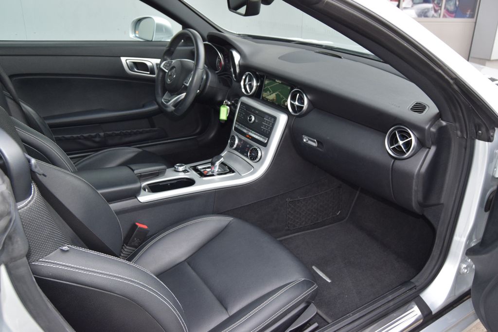 MERCEDES-BENZ SLC 180!AUTOMATIK!Navi,Xenon,Panorama,Leder,, Automatik, aus dem Bestand von Hölscher Automobile Nordkirchen-Capelle — Ansicht 17