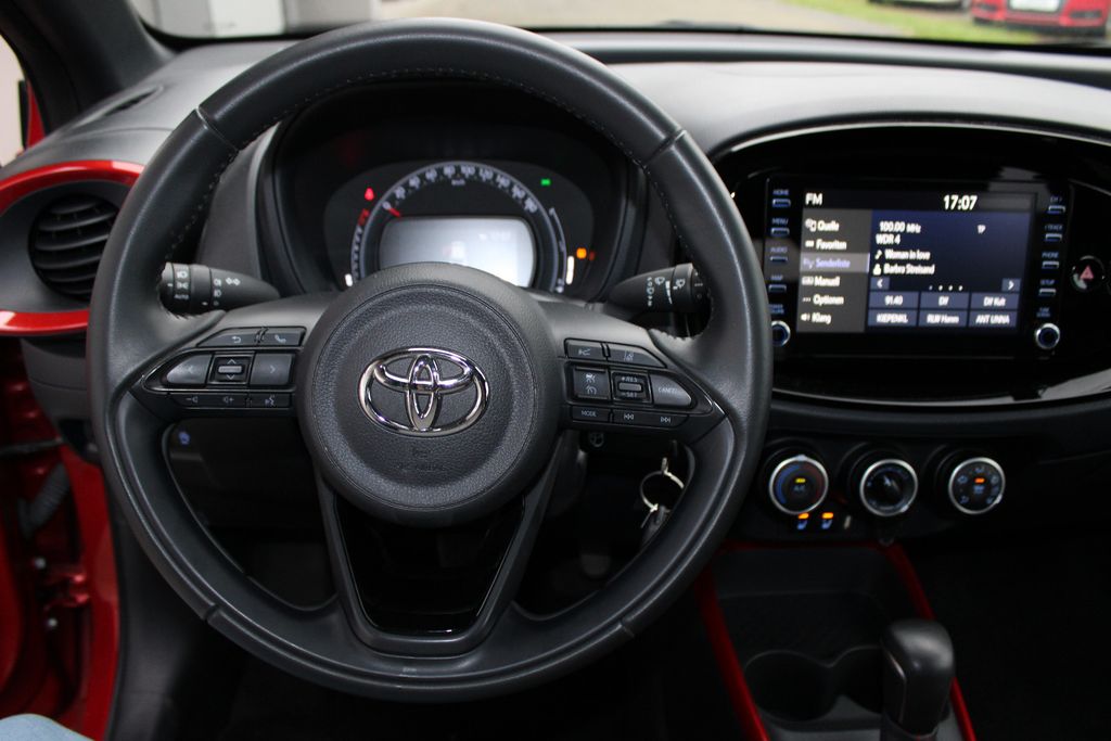 Toyota Aygo (X) 1.0-l-VVT-i Pulse S-CVT, Automatik, aus dem Bestand von Hölscher Automobile Nordkirchen-Capelle — Ansicht 11