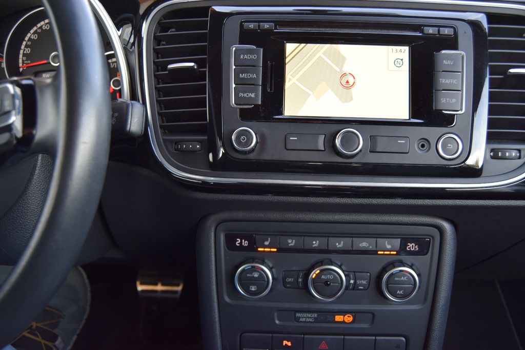 Volkswagen Beetle Cab, Exclusive Sport!AUTOMATIK!Navi,Leder, Automatik, aus dem Bestand von Hölscher Automobile Nordkirchen-Capelle — Ansicht 12