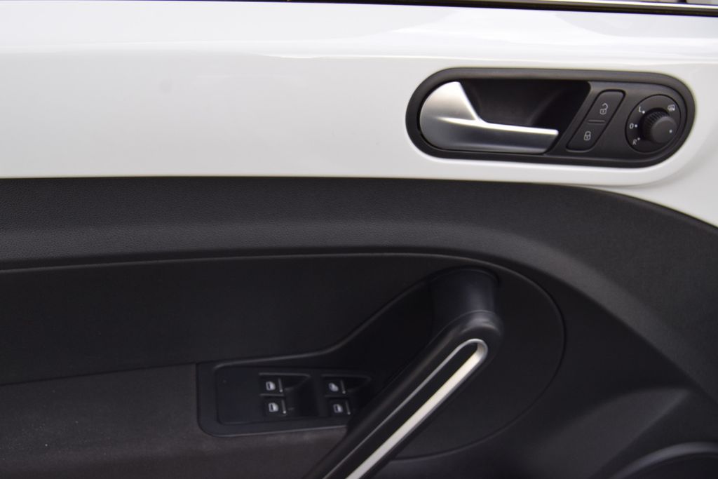 Volkswagen Beetle Cabriolet Design, Automatik, aus dem Bestand von Hölscher Automobile Nordkirchen-Capelle — Ansicht 9