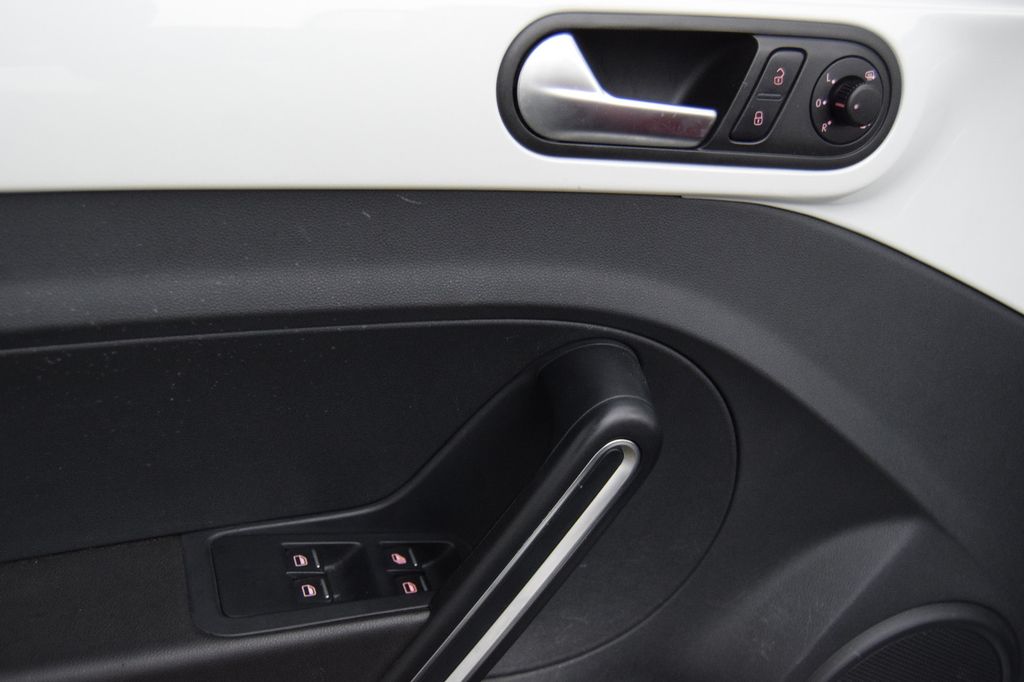 Volkswagen Beetle Cabriolet Design, Automatik, aus dem Bestand von Hölscher Automobile Nordkirchen-Capelle — Ansicht 9