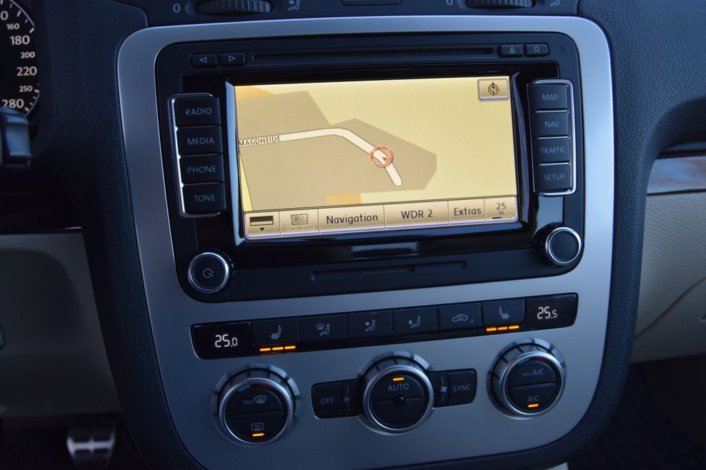 Volkswagen Eos, Sport & Style,Navi,Leder,Xenon,Kam,Sitzh,.., Schaltgetriebe, aus dem Bestand von Hölscher Automobile Nordkirchen-Capelle — Ansicht 13