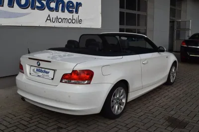 BMW 118i Cabrio, Schaltgetriebe, aus dem Bestand von Hölscher Automobile Nordkirchen-Capelle — Ansicht 2