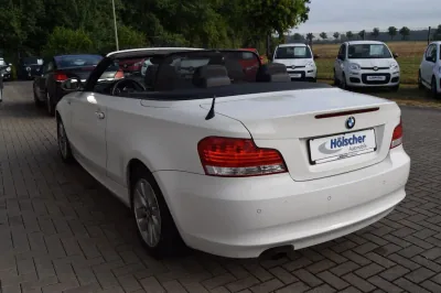 BMW 118i Cabrio, Schaltgetriebe, aus dem Bestand von Hölscher Automobile Nordkirchen-Capelle — Ansicht 4