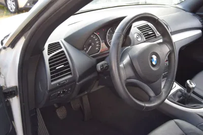 BMW 118i Cabrio, Schaltgetriebe, aus dem Bestand von Hölscher Automobile Nordkirchen-Capelle — Ansicht 10