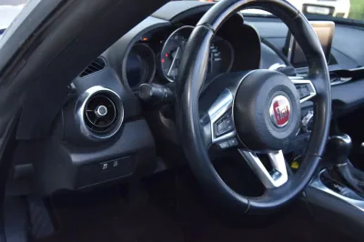 Fiat 124 Spider, Automatik, aus dem Bestand von Hölscher Automobile Nordkirchen-Capelle — Ansicht 10
