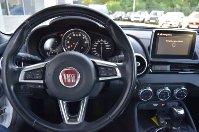 Fiat 124 Spider, Automatik, aus dem Bestand von Hölscher Automobile Nordkirchen-Capelle — Ansicht 12
