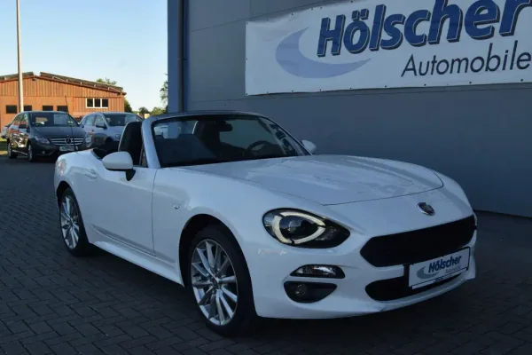 Fiat 124 Spider, Automatik, aus dem Bestand von Hölscher Automobile Nordkirchen-Capelle — Hauptansicht