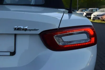 Fiat 124 Spider, Automatik, aus dem Bestand von Hölscher Automobile Nordkirchen-Capelle — Ansicht 9