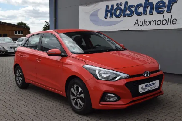 Hyundai i20 1.0 T-GDI 74kW, Schaltgetriebe, aus dem Bestand von Hölscher Automobile Nordkirchen-Capelle — Hauptansicht