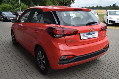 Hyundai i20 1.0 T-GDI 74kW, Schaltgetriebe, aus dem Bestand von Hölscher Automobile Nordkirchen-Capelle — Ansicht 4