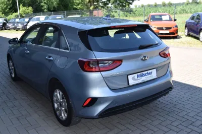 Kia cee'd / Ceed, Automatik, aus dem Bestand von Hölscher Automobile Nordkirchen-Capelle — Ansicht 4