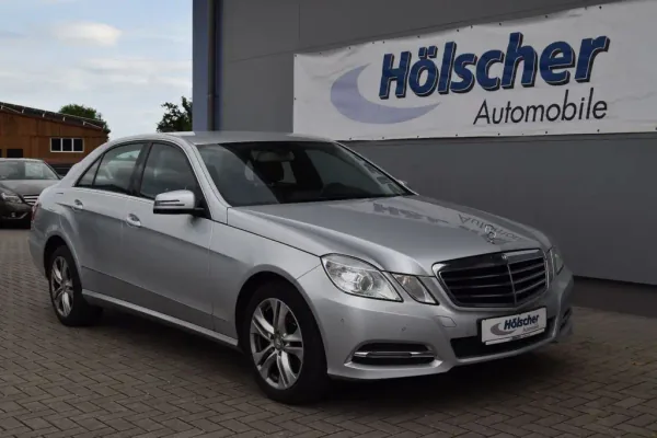 Mercedes-Benz E 200 Limousine, Automatik, aus dem Bestand von Hölscher Automobile Nordkirchen-Capelle — Hauptansicht