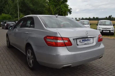 Mercedes-Benz E 200 Limousine, Automatik, aus dem Bestand von Hölscher Automobile Nordkirchen-Capelle — Ansicht 4