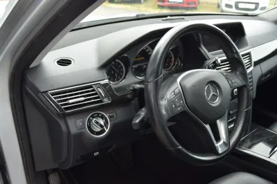 Mercedes-Benz E 200 Limousine, Automatik, aus dem Bestand von Hölscher Automobile Nordkirchen-Capelle — Ansicht 8