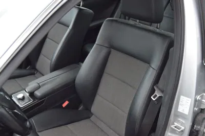 Mercedes-Benz E 200 Limousine, Automatik, aus dem Bestand von Hölscher Automobile Nordkirchen-Capelle — Ansicht 9