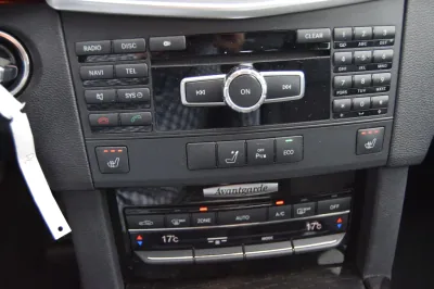 Mercedes-Benz E 200 Limousine, Automatik, aus dem Bestand von Hölscher Automobile Nordkirchen-Capelle — Ansicht 11