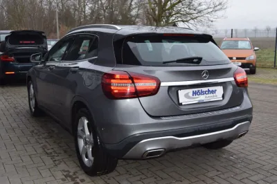 Mercedes-Benz GLA 180, Automatik, aus dem Bestand von Hölscher Automobile Nordkirchen-Capelle — Ansicht 4