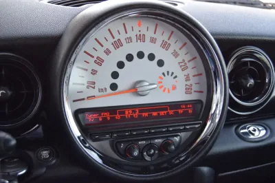 MINI Cooper Cabrio, Schaltgetriebe, aus dem Bestand von Hölscher Automobile Nordkirchen-Capelle — Ansicht 11