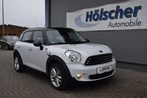 MINI Cooper Countryman, Schaltgetriebe, aus dem Bestand von Hölscher Automobile Nordkirchen-Capelle — Hauptansicht