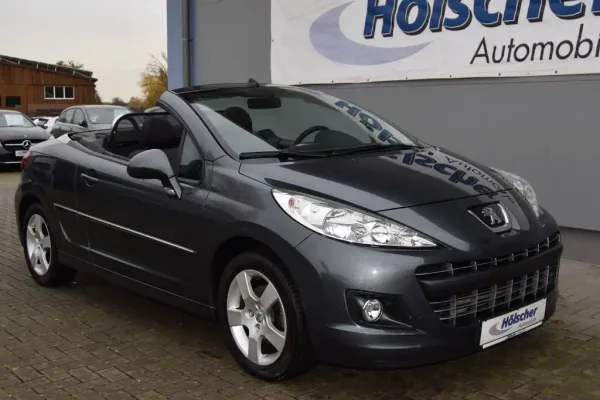 Peugeot 207 Cabrio Premium, Schaltgetriebe, aus dem Bestand von Hölscher Automobile Nordkirchen-Capelle — Hauptansicht