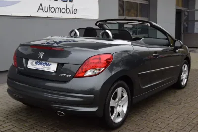 Peugeot 207 Cabrio Premium, Schaltgetriebe, aus dem Bestand von Hölscher Automobile Nordkirchen-Capelle — Ansicht 2