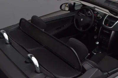 Peugeot 207 Cabrio Premium, Schaltgetriebe, aus dem Bestand von Hölscher Automobile Nordkirchen-Capelle — Ansicht 9