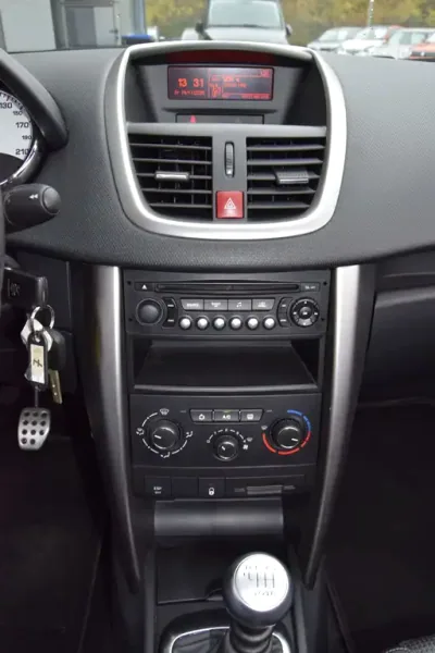 Peugeot 207 Cabrio Premium, Schaltgetriebe, aus dem Bestand von Hölscher Automobile Nordkirchen-Capelle — Ansicht 10