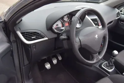 Peugeot 207 Cabrio Premium, Schaltgetriebe, aus dem Bestand von Hölscher Automobile Nordkirchen-Capelle — Ansicht 11