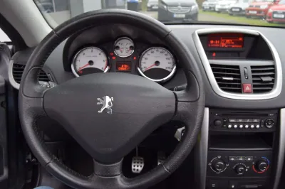 Peugeot 207 Cabrio Premium, Schaltgetriebe, aus dem Bestand von Hölscher Automobile Nordkirchen-Capelle — Ansicht 13
