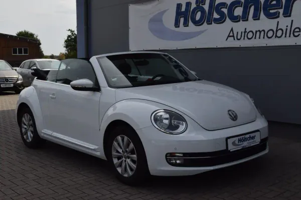 VW Beetle Design Cabriolet, Schaltgetriebe, aus dem Bestand von Hölscher Automobile Nordkirchen-Capelle — Hauptansicht