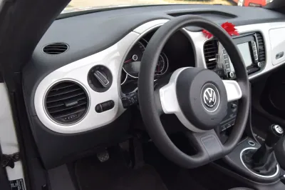 VW Beetle Design Cabriolet, Schaltgetriebe, aus dem Bestand von Hölscher Automobile Nordkirchen-Capelle — Ansicht 11