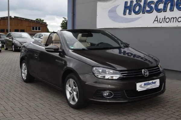 VW Eos Exclusive, Automatik, aus dem Bestand von Hölscher Automobile Nordkirchen-Capelle — Hauptansicht