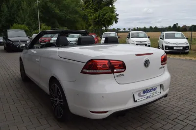 VW Eos Exclusive, Automatik, aus dem Bestand von Hölscher Automobile Nordkirchen-Capelle — Ansicht 4