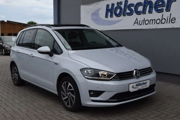 VW Golf Sportsv Sound, Schaltgetriebe, aus dem Bestand von Hölscher Automobile Nordkirchen-Capelle — Hauptansicht